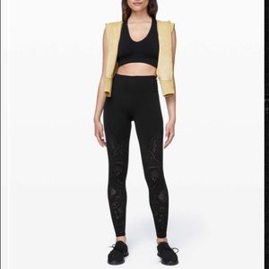 Lululemon Reveal tight 28 inches